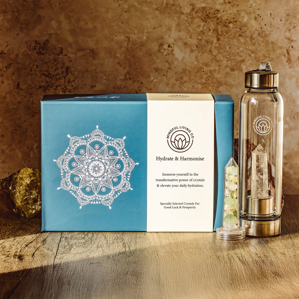 Glass crystal water bottle with bamboo lid and gemstone core