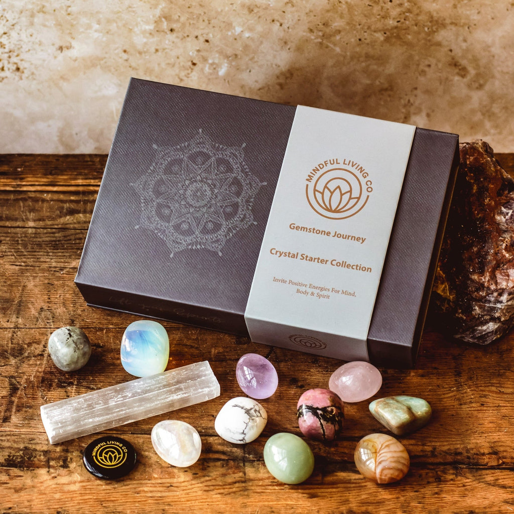 Crystal starter set with five pocket stones and name cards