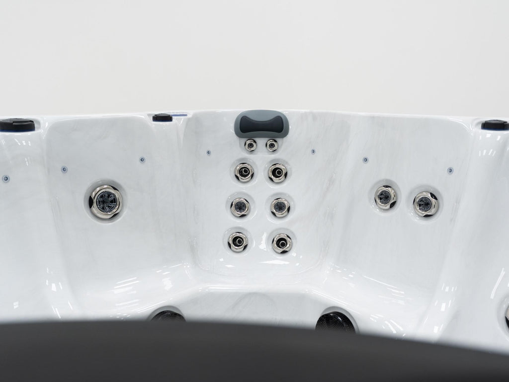 UK-ready hot tub with Gecko K300 controls and ozone water care