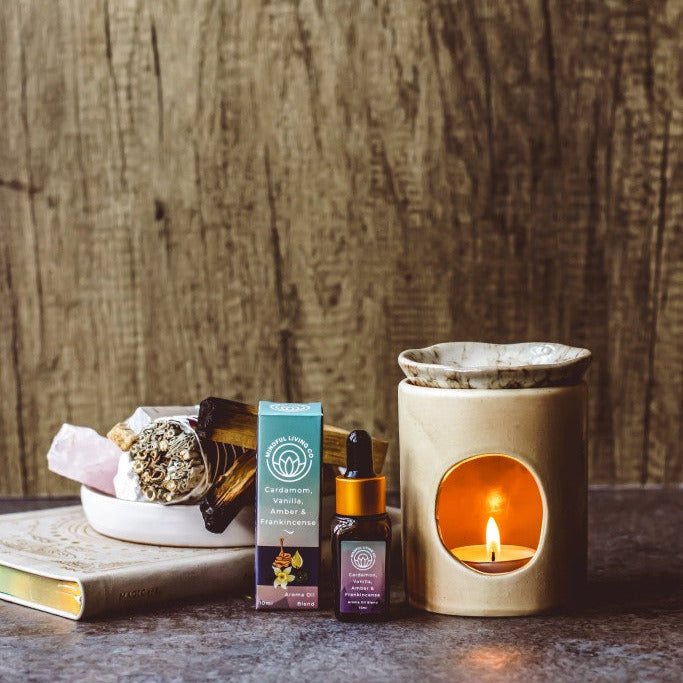 Cardamom Vanilla Amber & Frankincense diffuser oil with spice notes and warm light – deep and resinous.