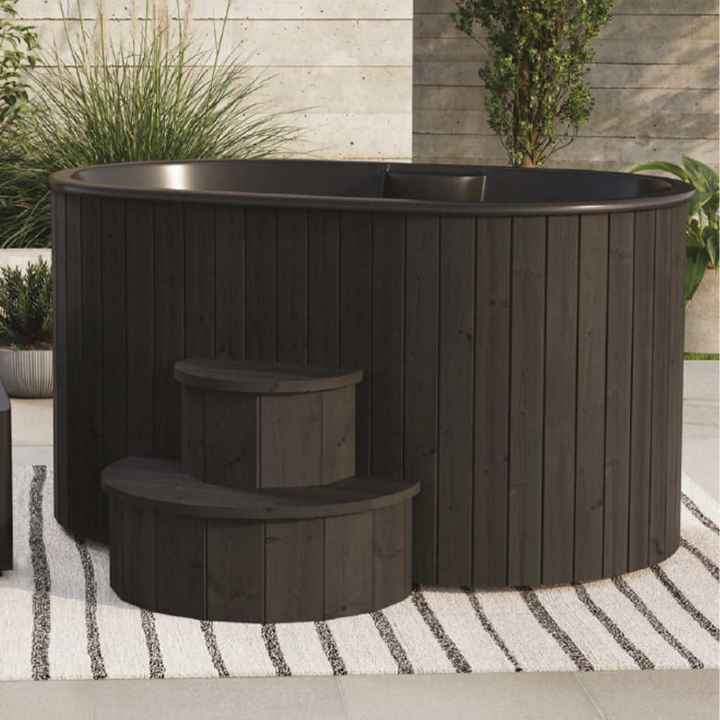 Blacked-Edition KeiCo Cold Tub – Elegant Outdoor Aesthetic