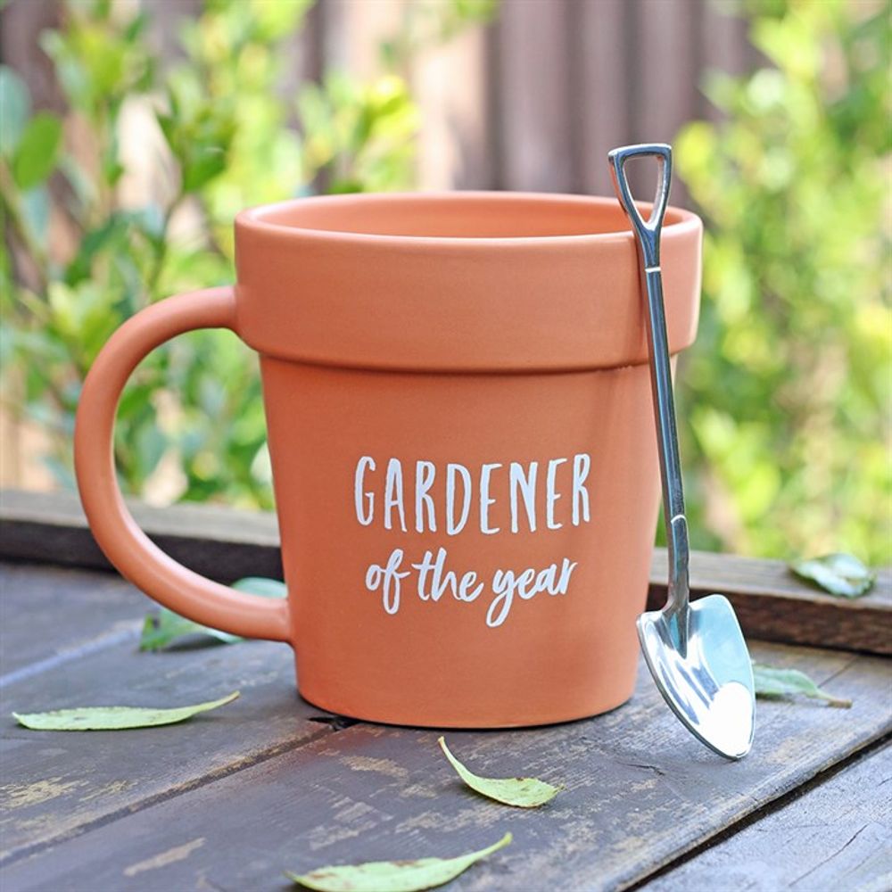 Plant lover's dream mug and shovel-shaped teaspoon set.